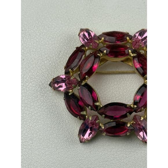 Vintage Raspberry Pink Color Wreath Brooch - Picture 6 of 9